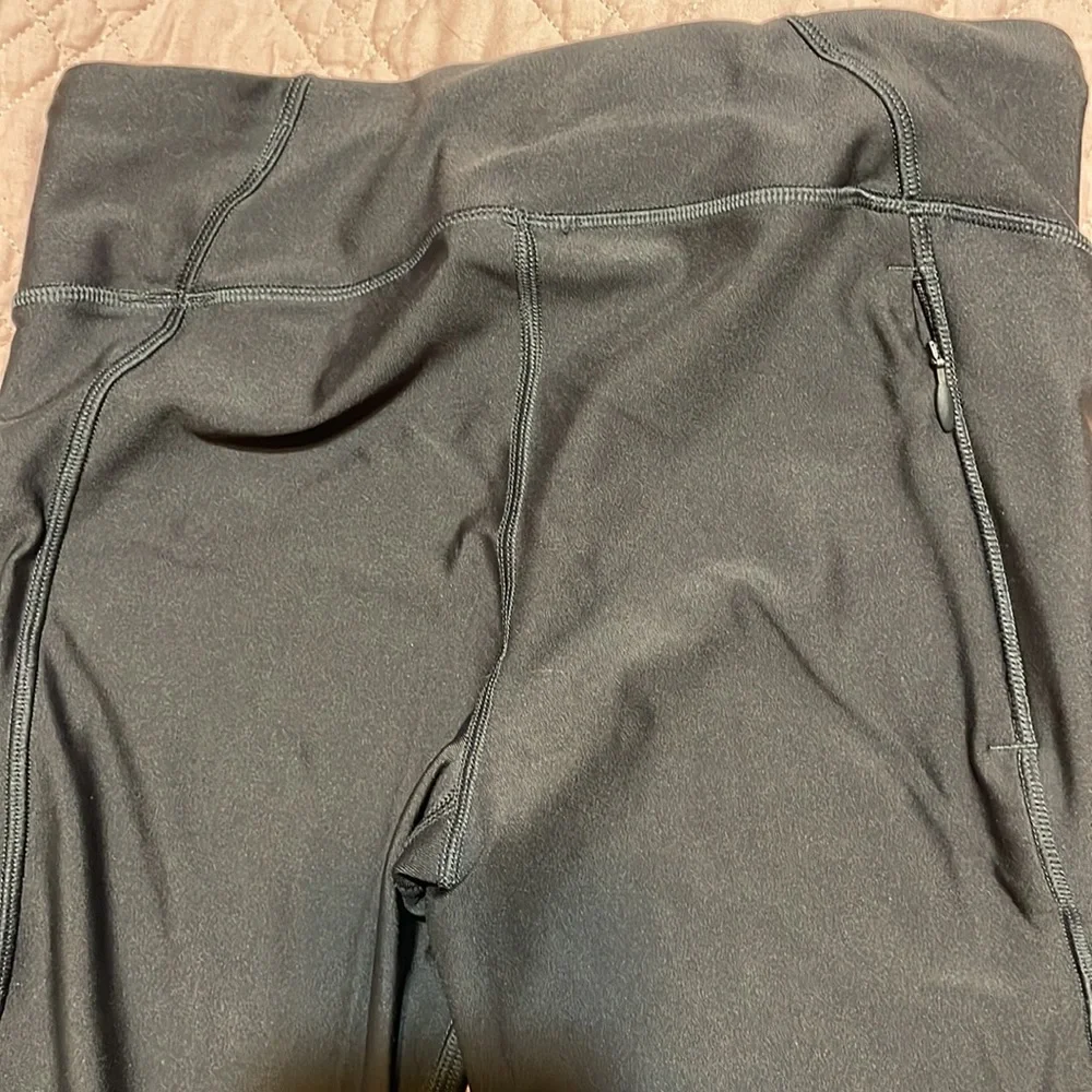 Under Armour compression capri leggings, - Picture 4 of 4